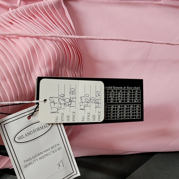 Dress - Picture 7 of 7